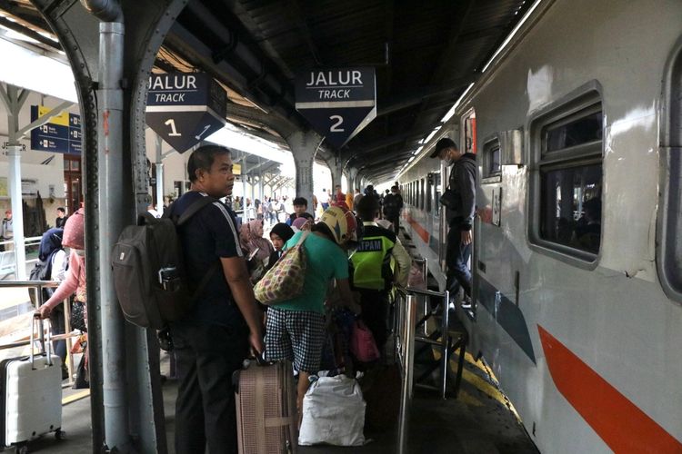 PT KAI Daops 9 Jember tambah kereta eksekutif untuk libur hari Raya Waisak 