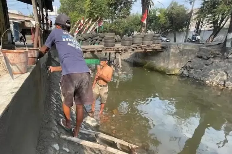Tanggul Sungai di Jombang Rusak 2 Tahun Tanpa Penanganan, Warga Gotong Royong Pakai Uang Pribadi