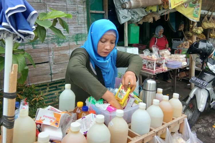 Pedagang jamu tradisional