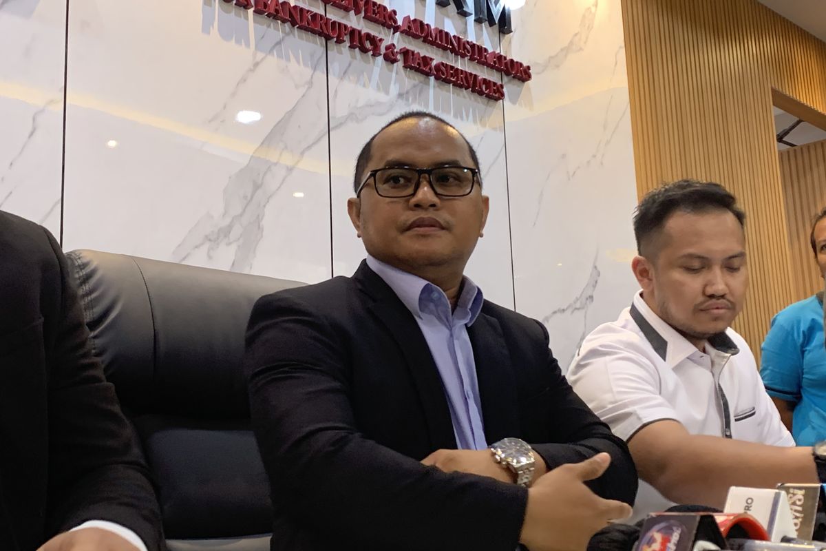 Irfan Aghasar, kuasa hukum suami penyanyi Bunga Citra Lestari (BCL) Tiko Aryawardhana dalam jumpa pers di daerah Menteng, Jakarta Pusat, Rabu (5/6/2024).