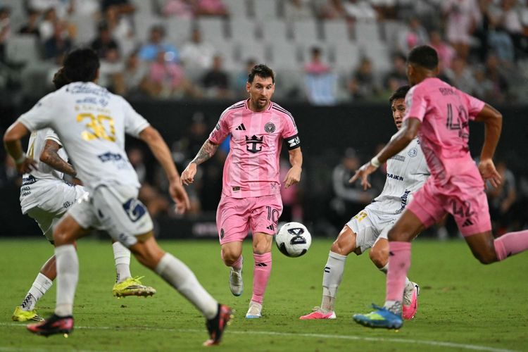Messi Kembali Main Usai Sang Ayah Meninggal, Rekan Setim Angkat Topi