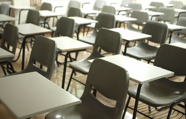 Ilustrasi sekolah. Siswa SMKN 2 Kota Palu, AA, mendapat perhatian publik setelah diberitakan dikeluarkan dari sekolah. Pemberitaan ini mencuat setelah AA terlibat dalam demonstrasi memprotes pungutan dana kursus Bahasa Inggris senilai Rp250 ribu yang dikenakan oleh pihak sekolah.