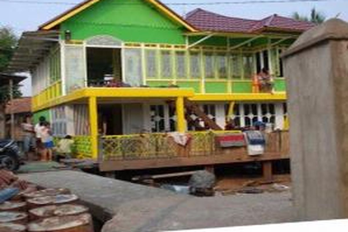 Inilah rumah Bana, mantan buruh bangunan yang menjadi milyader dalam sekejap