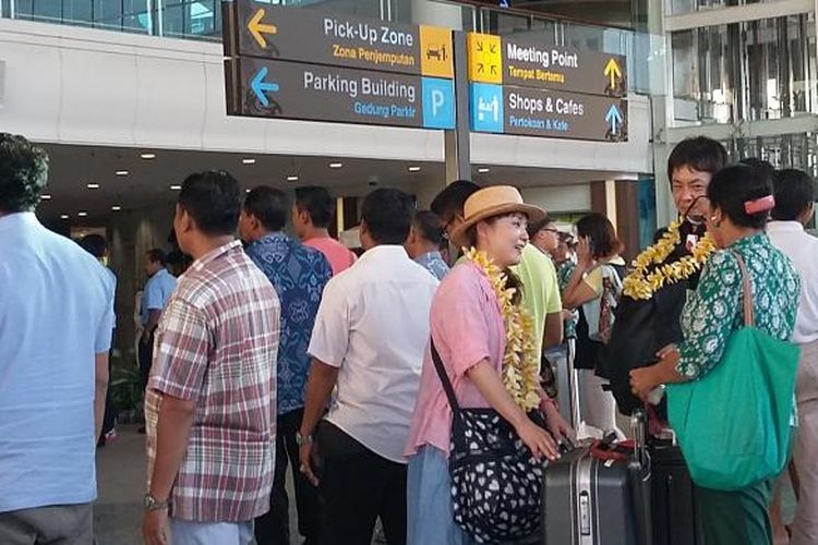 Kedatangan wisatawan mancanegara (wisman) di Bandara Ngurah Rai, Bali.