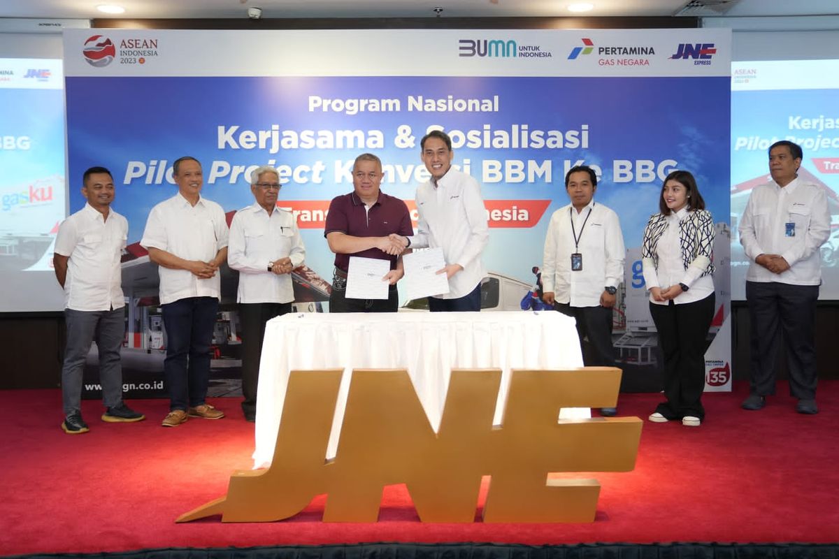 PGN melalui anak usahanya PT Gagas Energi Indonesia (Gagas) bekerja sama dengan PT Tiki Jalur Nugraha Ekakurir atau JNE untuk konversi  bahan bakar gas (BBG) pada kendaraan milik JNE.