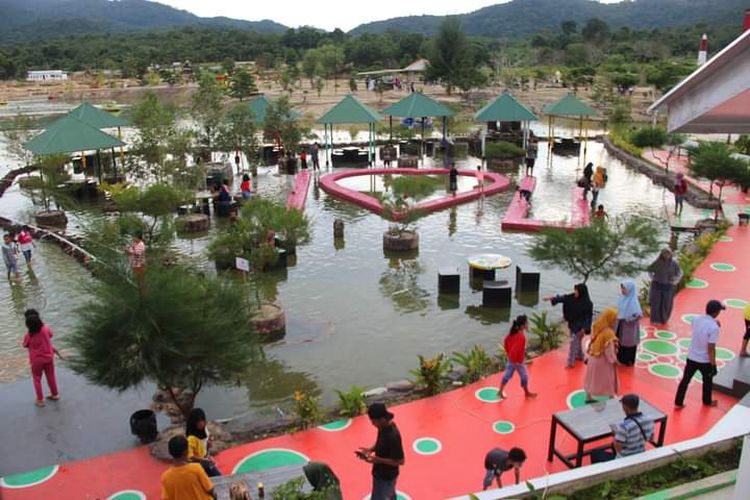 Suasana di taman BMW Muntok, Bangka Barat, Senin (9/1/2023).