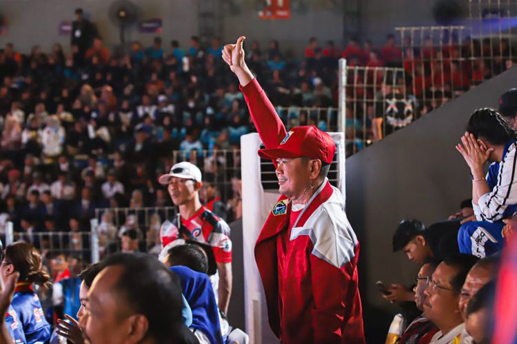 Kepala Dinas Pemuda dan Olahraga DKI Jakarta Andri Yansyah saat mendukung kontingen DKI Jakarta dalam Pekan Olahraga Pelajar Nasional (Popnas XVI) yang berlangsung di Palembang, Sumatera Selatan.