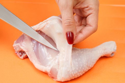 2 Cara Bersihkan Kulit Ayam agar Tidak Bau dan Renyah Saat Digoreng
