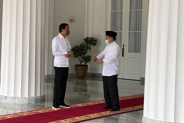 Presiden Joko Widodo bertemu mantan Wakil Presiden Jusuf Kalla di Istana Gedung Agung, Yogyakarta, Sabtu (9/10/2021).