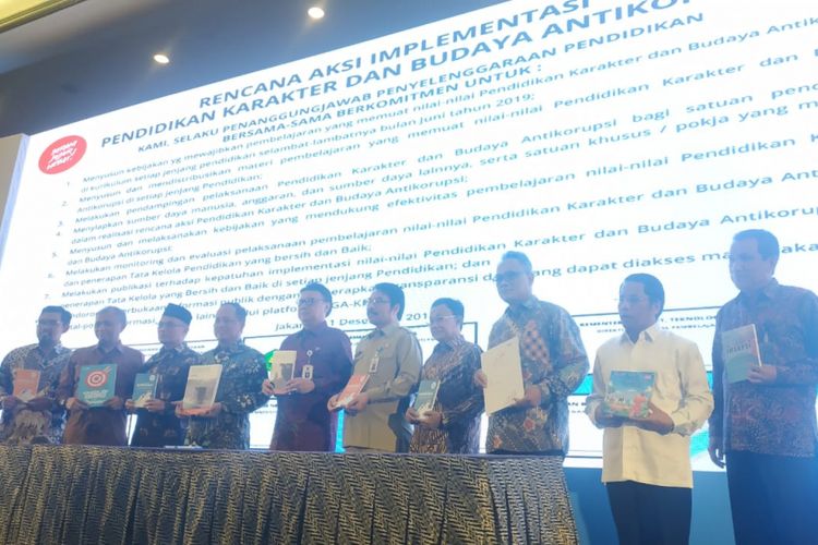 KPK dan empat kementerian dalam penandatanganan nota kesepahaman implementasi pendidikan antikorupsi pada jenjang pendidikan dasar, menengah dan tinggi di Hotel Kartika Chandra, Jakarta, Selasa (11/12/2018)