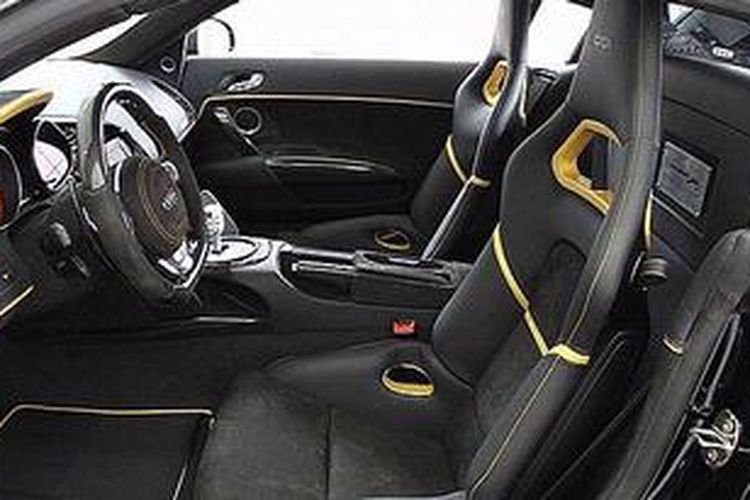 Kursi model racing dari bahan serat karbon