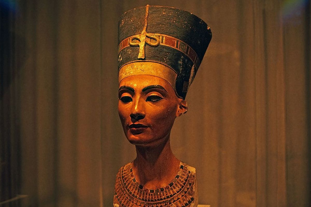 Patung Ratu Nefertiti, ratu Mesir yang dipajang di Ägyptisches Museum Berlin, Jerman.