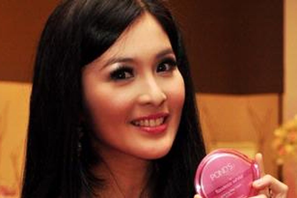 Sandra Dewi mengaku sangat percaya bahwa kekuatan mindset atau pola pikir bisa memancarkan inner beauty. 