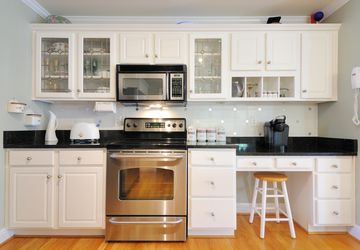 6 Cara Meningkatkan Tampilan Lemari Dapur dengan Biaya Minim