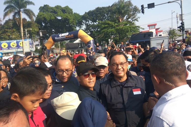 Anies Baswedan disambut para simpatisan di Alun-alun Kabupaten Ciamis, Minggu (20/11/2022).