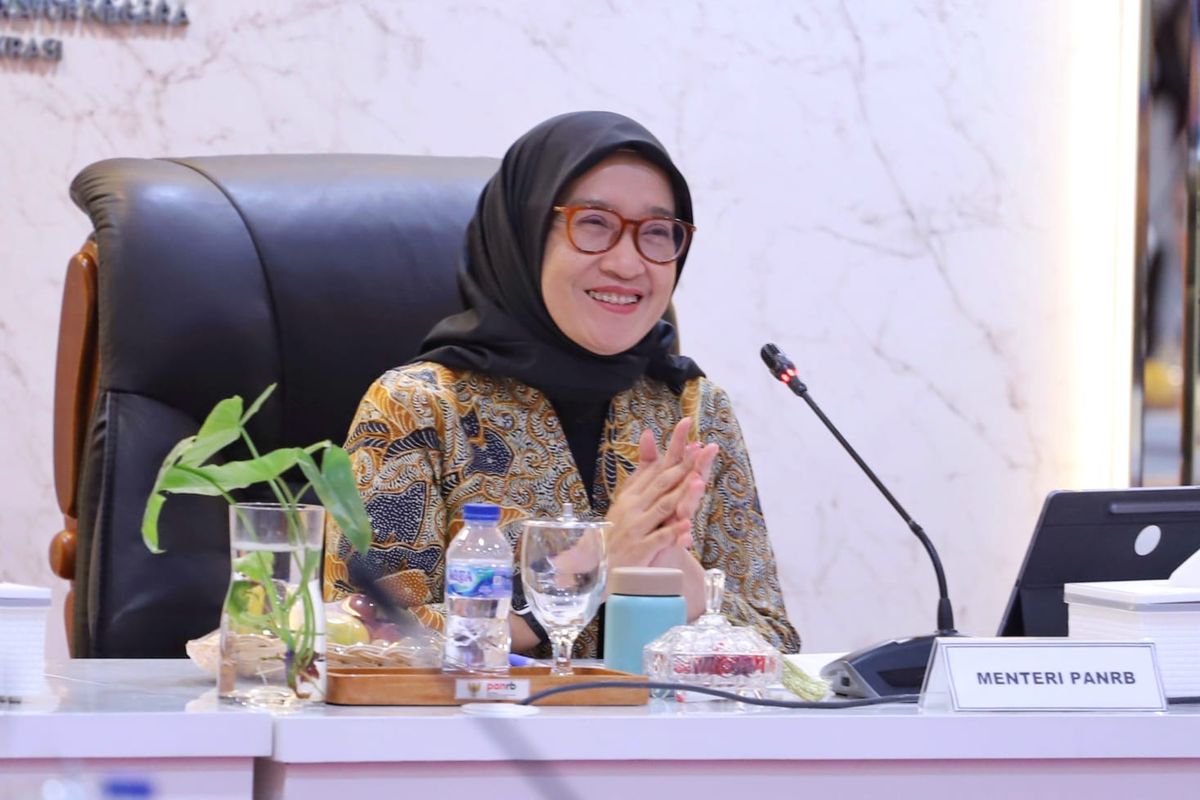 Menteri Pendayagunaan Aparatur Negara dan Reformasi Birokrasi (PANRB) Rini Widyantini dalam Peresmian Mal Pelayanan Publik Triwulan II Tahun 2025 di Jakarta, Rabu (11/6/2025).