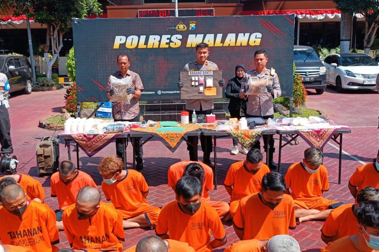 Polres Malang menggelar konferensi pers Operasi Tumpas Narkoba Semeru 2023, Jumat (1/9/2023).