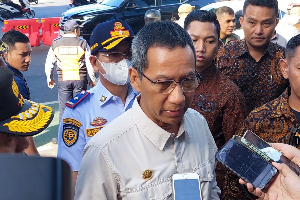 Penjabat (Pj) Gubernur DKI Jakarta Heru Budi Hartono ditemui di pertigaan lampu merah Santa, Jakarta Selatan, Jumat (14/4/2023).