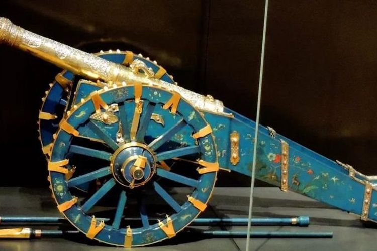 Meriam perunggu, yang dianggap sebagai hadiah dari bangsawan Sri Lanka, juga akan dikembalikan.