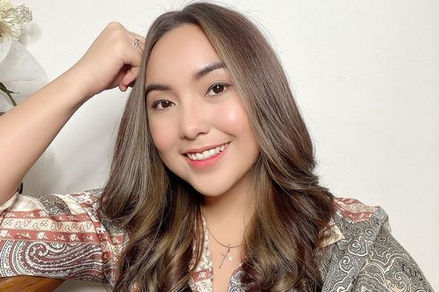 Kakak Amanda Manopo Puji Billy Syahputra yang Hadir di Pemakaman Ibunya