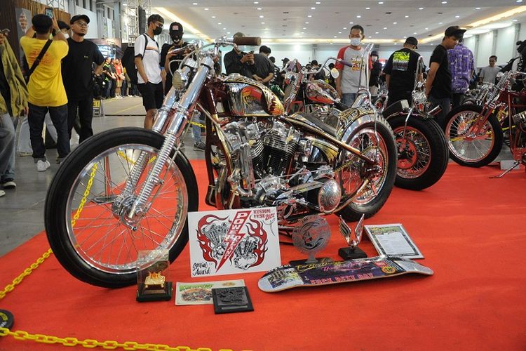 Chopper Glamor Sinaga Raih Best Kustom Bike Show di Kustomfest 2022