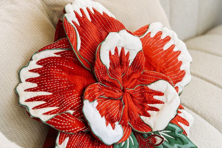 Bukan Cuma Baju, Ini Cara Elegan Hadirkan Batik Tulis di Rumah Modern