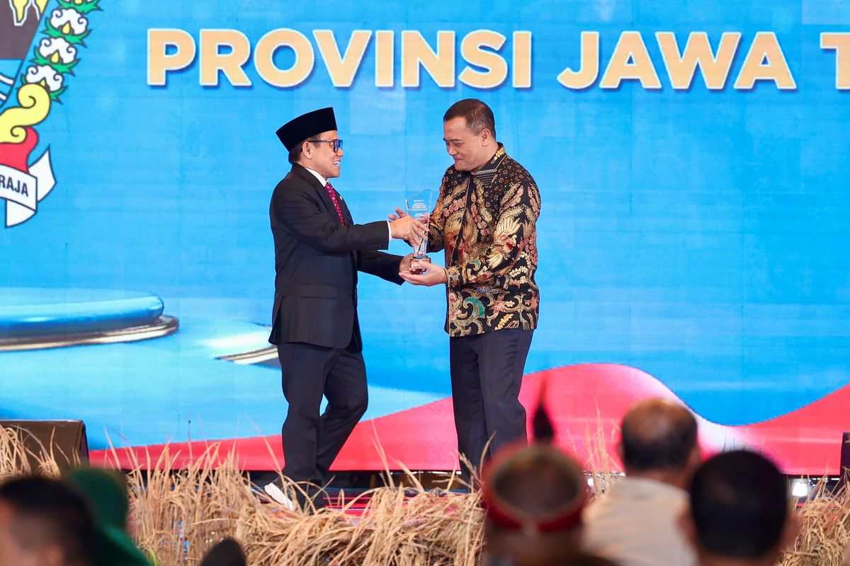 Gubernur Jawa Tengah Ahmad Luthfi menerima penghargaan National Governance Award 2026 atas keberhasilan menurunkan angka stunting di Jawa Tengah.