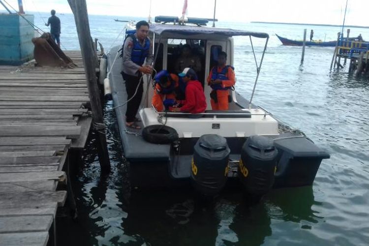 Tim Sar dari Basarnas Kota Tarakan menuju lokasi kwejadian tenggelamnya warga Tarakan saat mwemancign ikan. Belum diketahui penyebab korban terjatuh ke laut saat berada di perahu ketinting yang digunakan memancing.