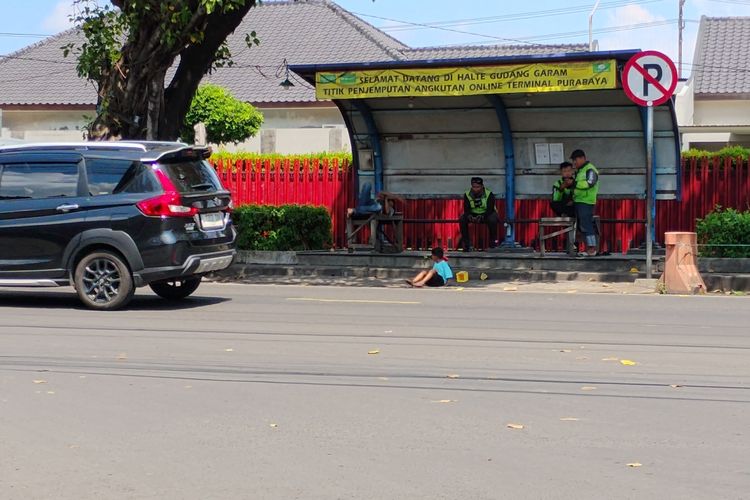 Demo Ojol di Surabaya, Warga Kesulitan Pesan Transportasi