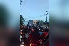 Warga Makassar Terjebak Macet Berjam-jam Gegara Tenda Resepsi Pernikahan di Tengah Jalan