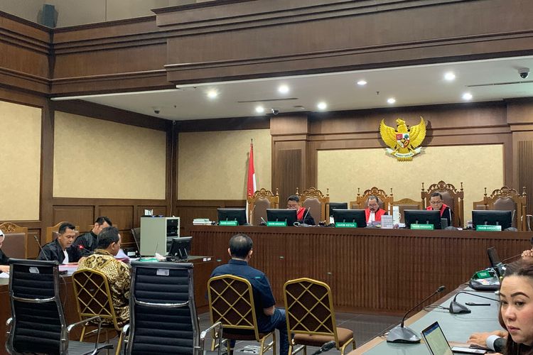 Eks Anggota III BPK RI Achsanul Qosasi dan Rekannya Sadikin Rusli menjalani sidang pembacaan tuntutan dalam kasus Pengkondisian korupsi proyek BTS 4G, Selasa (21/5/2024) di Pengadilan Negeri Jakarta Pusat.
