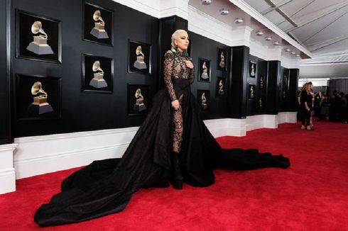 Lady Gaga Menangis Setelah Raih Dua Kemenangan di Grammy Awards 2019
