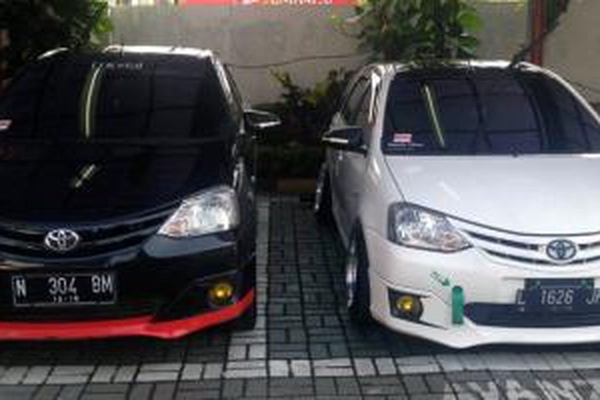 Dua unit modifikasi milik anggota Toyota Etios Valco Club Indonesia (TEVCI) Korwil Jatim. 