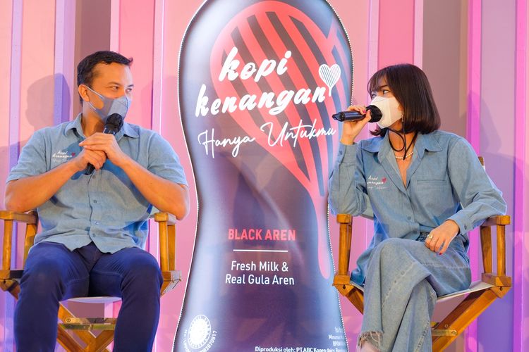 Nicholas Saputra dan Isyana Sarasvati sebagai brand ambassador Kopi Kenangan Hanya Untukmu. 