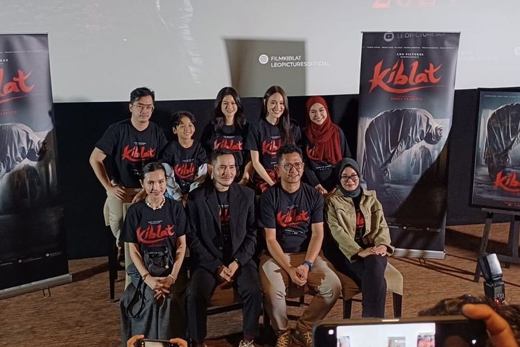 Deretan pemain film Kiblat dalam jumpa pers film Kiblat di daerah Thamrin, Jakarta Pusat, Kamis (21/3/2024).