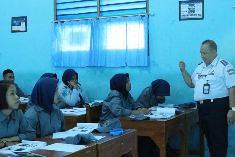 Siswa Smk Penerbangan Diberi Pembekalan Aspek Keselamatan Transportasi Udara