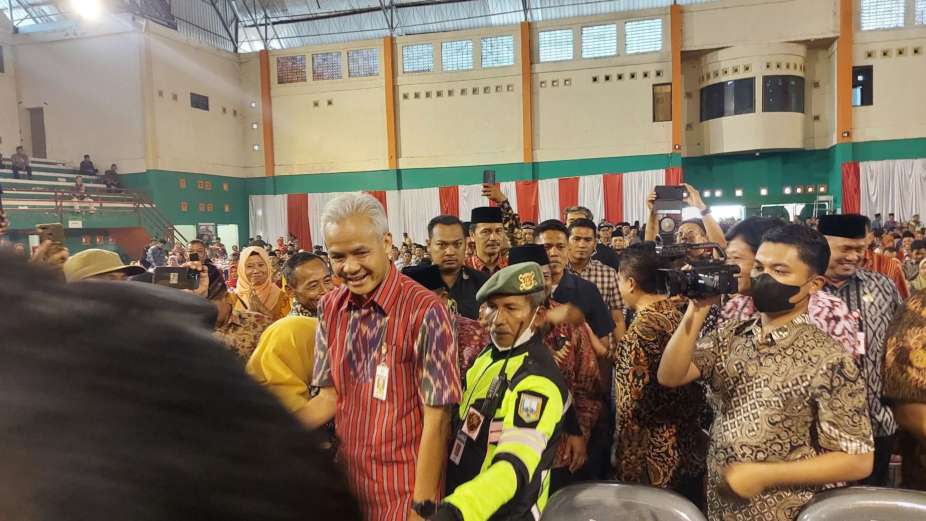 Ganjar Terlambat 1,5 Jam Saat Acara Halal Bihalal dengan Perangkat Desa di Kabupaten Semarang