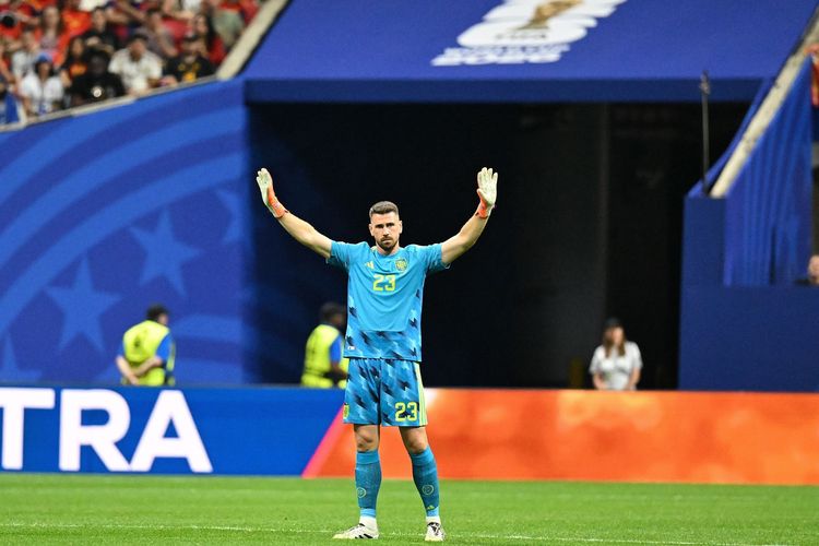 Unai Simon Lampaui Rekor Casillas dan Walter Zenga di Piala Dunia