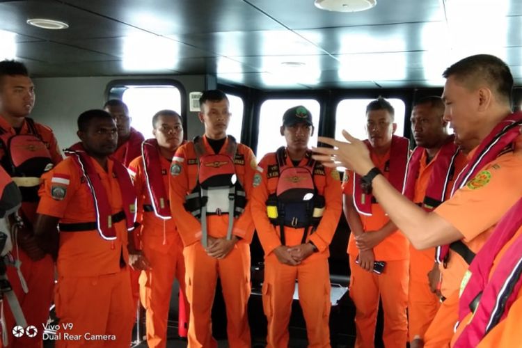 Tim SAR Gabungan yang dipersiapkan untuk mencari kapal nelayan berpenumpang 6 orang yang hilang di Perairan Manokwari.  