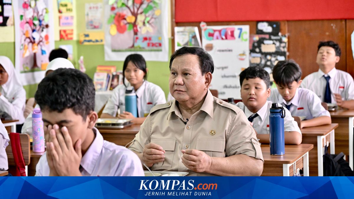 Prabowo Ikut Duduk di Kelas, Makan Bergizi Bareng Siswa SMPN 111!