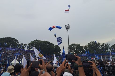 Prabowo Joget di Hadapan SBY Saat Kampanye di Malang, lalu Disambut Aksi Terjung Payung