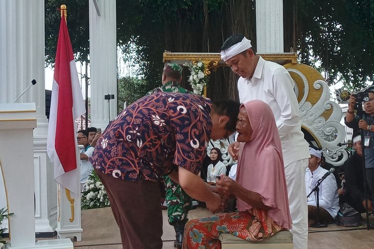 Gubernur Jawa Barat Dedi Mulyadi saat menghadiri peluncuran Cianjur Nyaah ka Indung di Pendopo Bupati, Jumat (11/4/2025).
