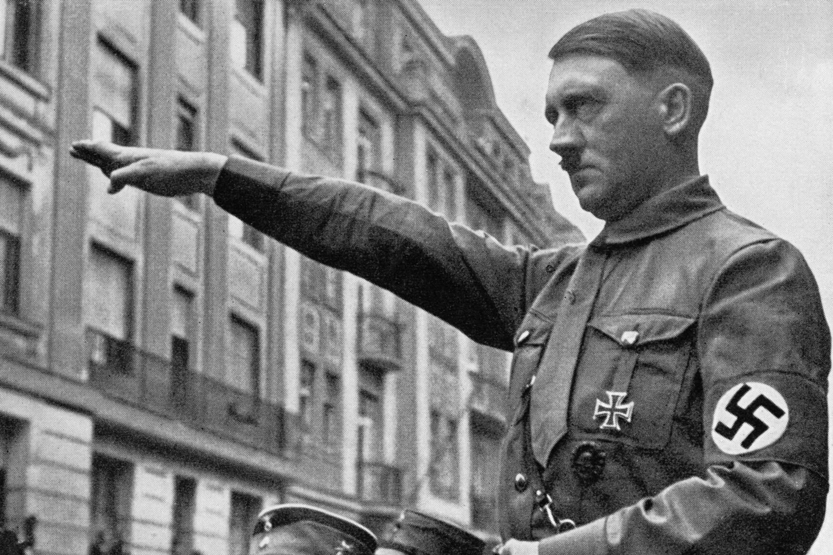 Peran Adolf Hitler dalam Perang Dunia II