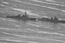 Foto Ungkap Kapal Perang AS Ditempel Ketat Kapal Perang China
