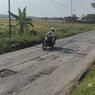 Kebiasaan Sepele yang Kerap Bikin Pengendara Motor Terperosok Lubang