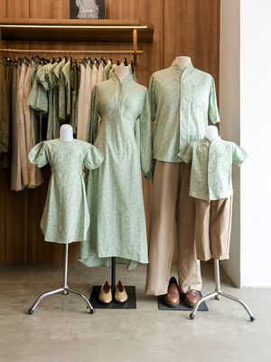 Tren Lebaran 2026 kali ini ada dari Gamis Hanbok unik hingga Abaya Turkiye elegan. Cek 7 rekomendasi brand lokal pilihan untuk tampil anggun di Raya.