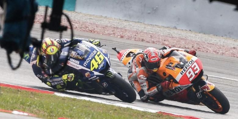 Insiden sengit Rossi dan Marquez di seri MotoGP Sepang, Malaysia, Minggu (25/10/2015)