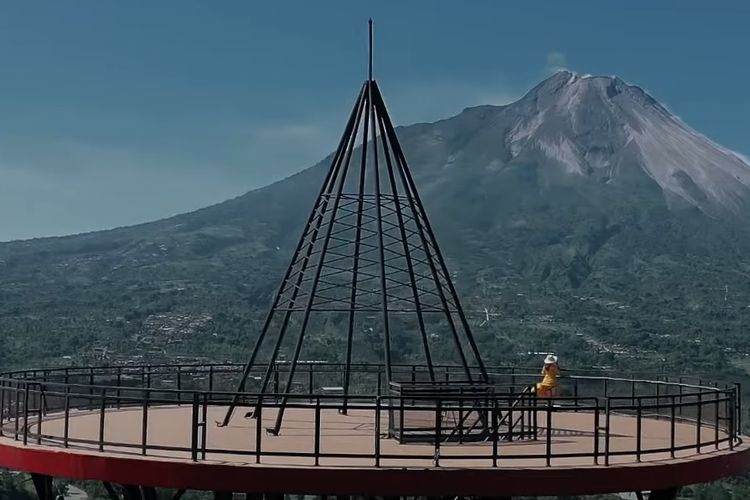 Menara Langit Merapi, wahana di Ketep Pass Magelang.