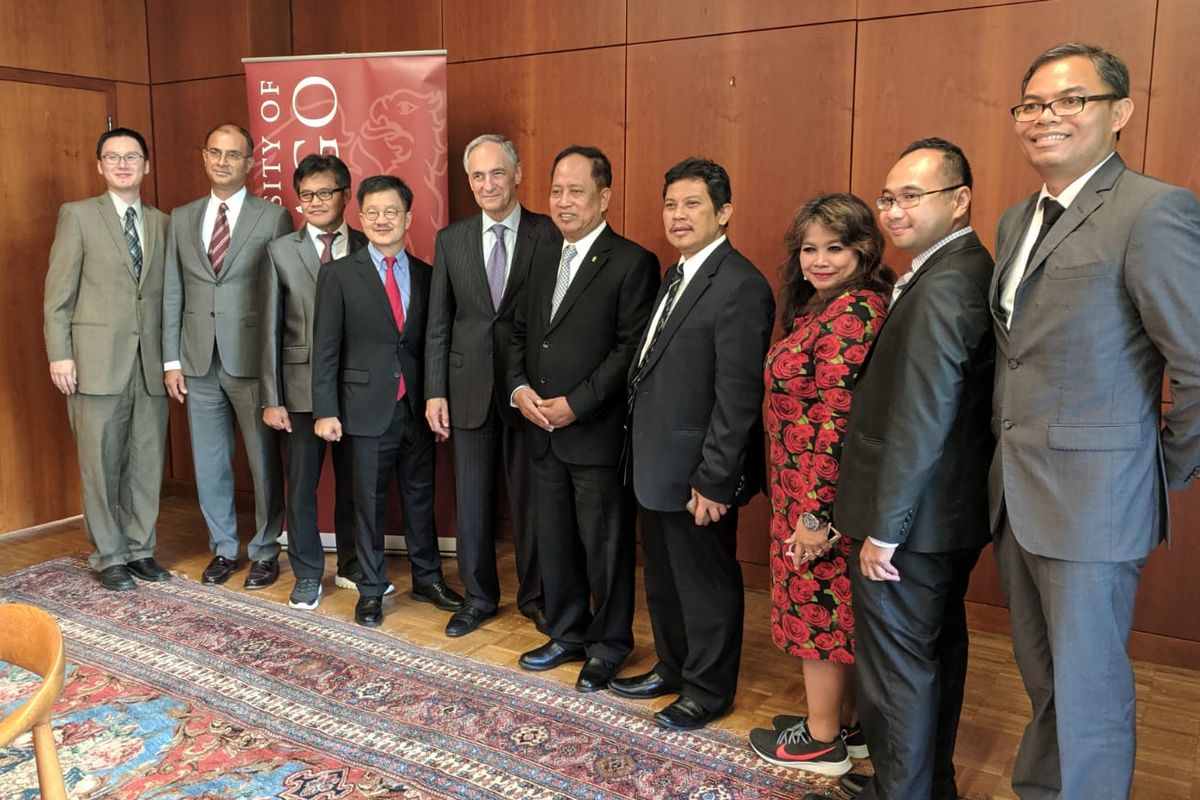 Penandatanganan memorandum of understanding (MoU) antara Kemenristekdikti dan University of Chicago (UChicago), Amerika Serikat.