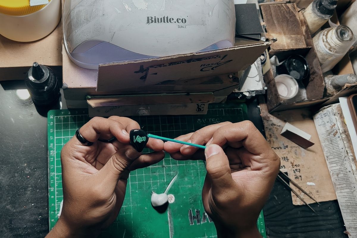 Proses pembuatan Ear Monitor dari salah satu finalis Diplomat Success Challenge Season 9 di tahun 2018, Alvon Yulius kini bertumbuh bersama Avara Custom. 